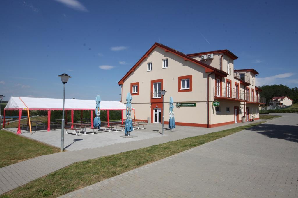 Mobilheimy U Prehrady Hotel Horni Dunajovice Exterior photo